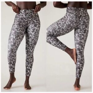 Athleta Salutation Stash High Rise 7/8 Legging, Opaline Floral Black, Size M